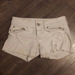 low waisted american eagle white shorts
